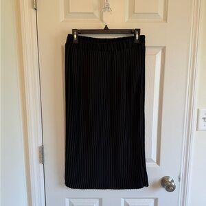 Sincerely Jules Classic Black Pleated Midi Skirt - Women's